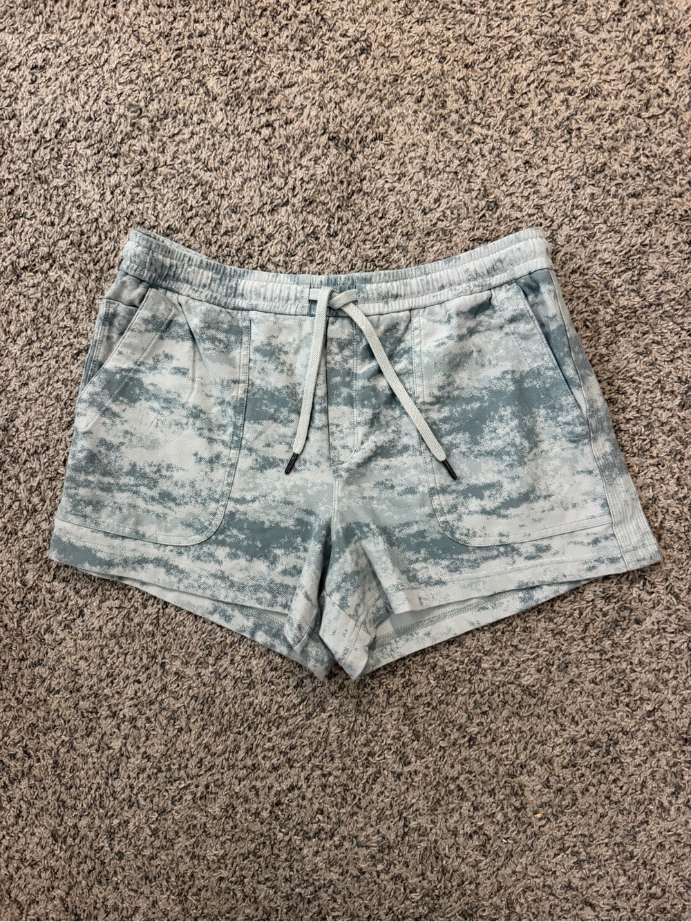 Athleta Farallon Short in Fog Camo Coast Grey - Picture 2 of 4